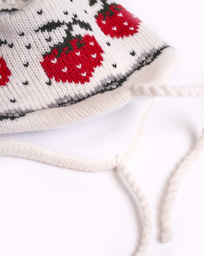 white wool kid's hat details