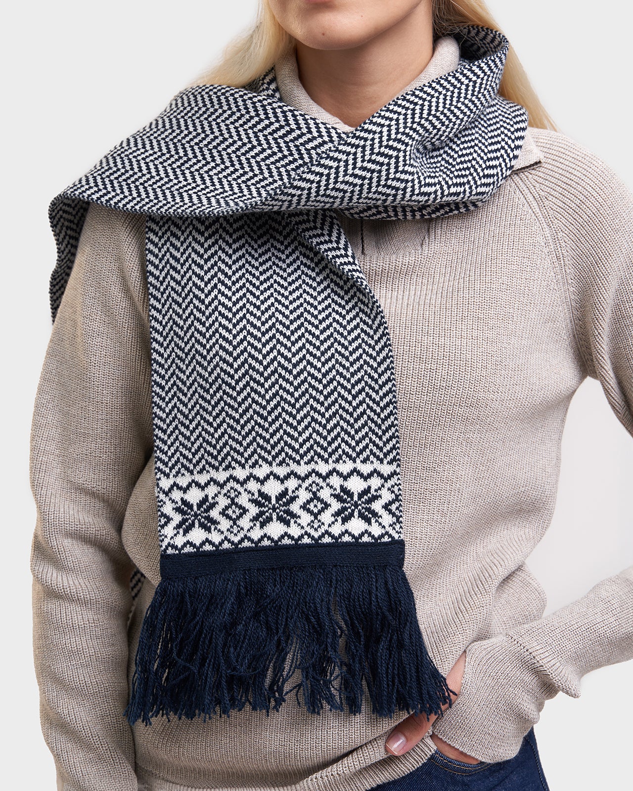 Tauksi woolen scarf