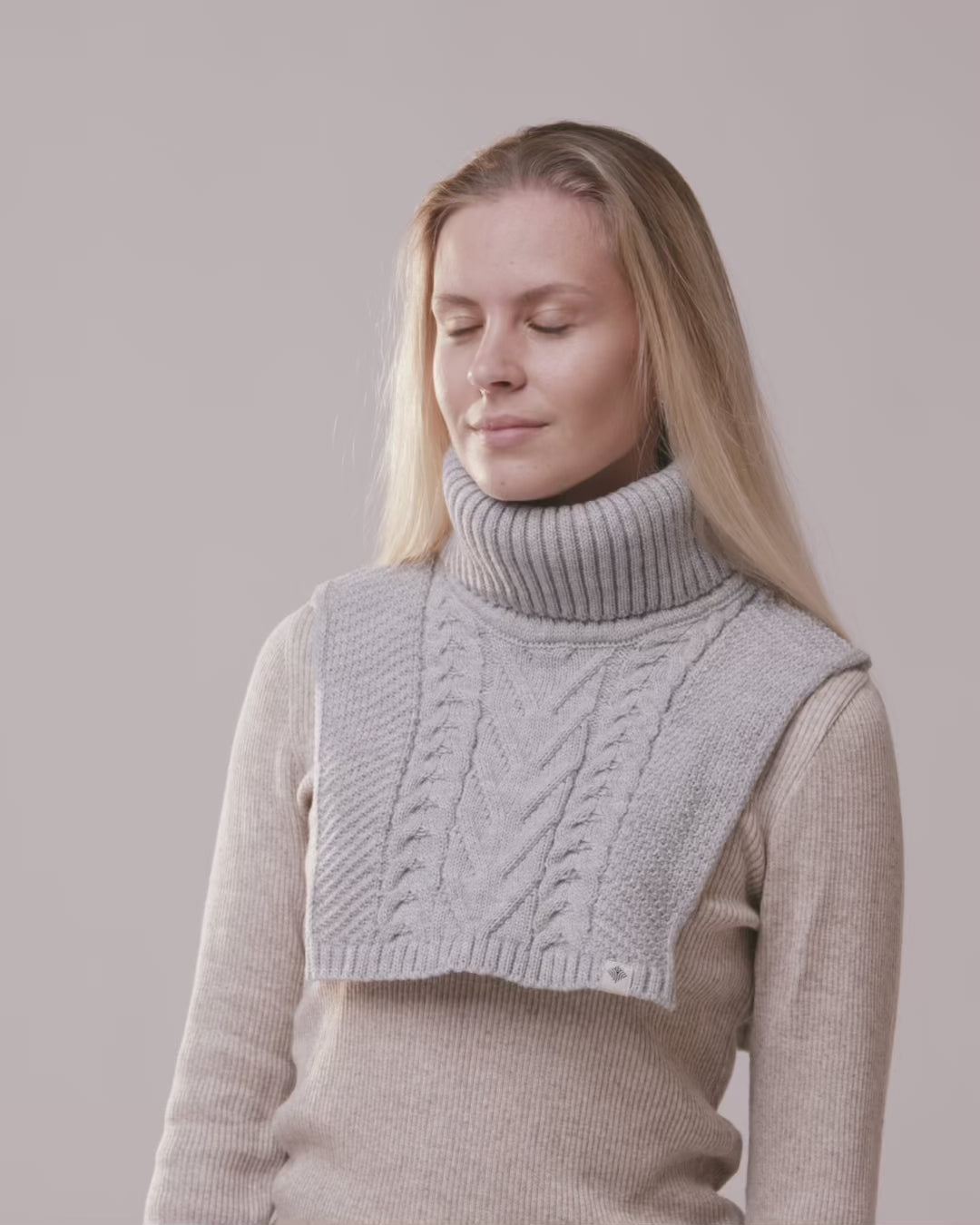 Käsmu turtleneck collar