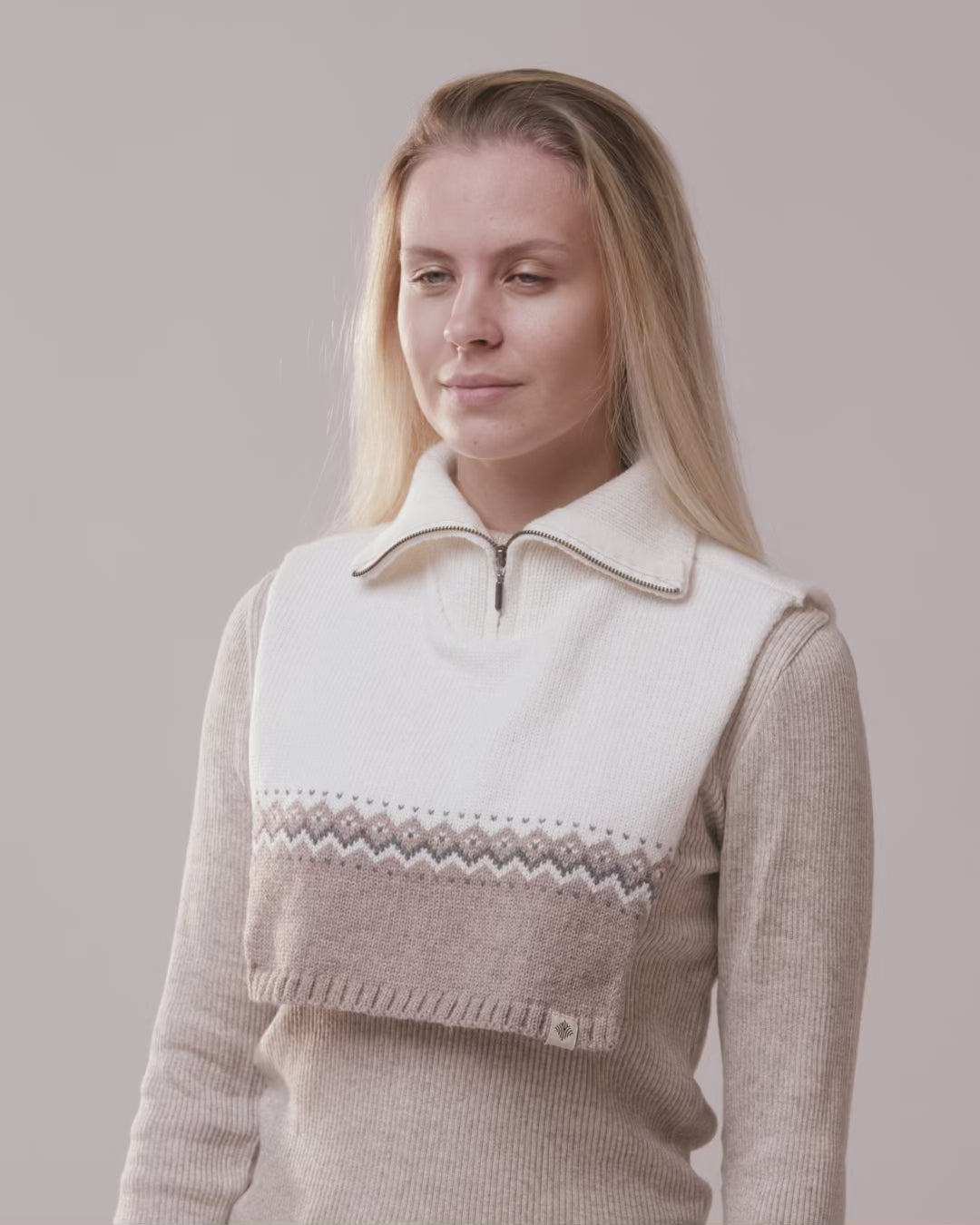 Lagedi turtleneck collar