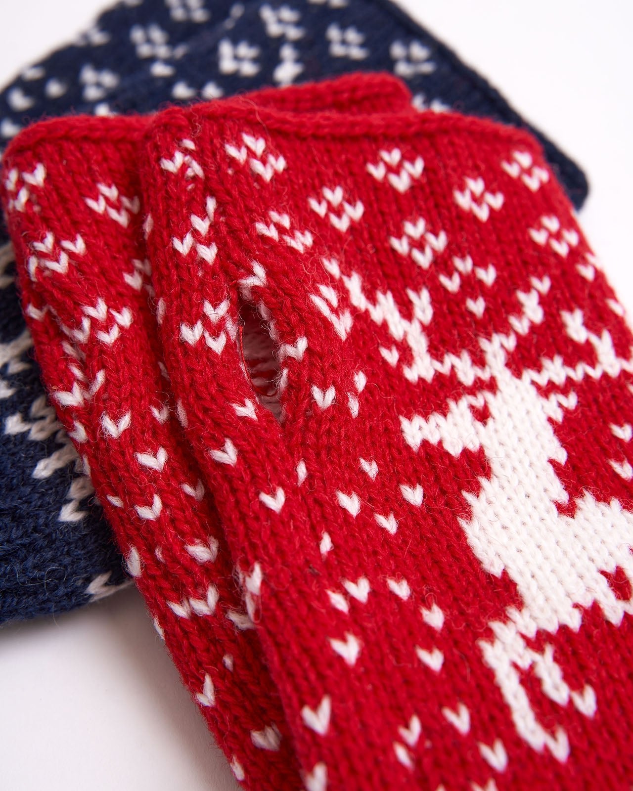 Wool mitts with reindeers