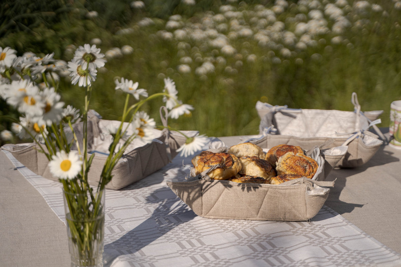 Linen table runner