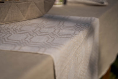 Linen table runner