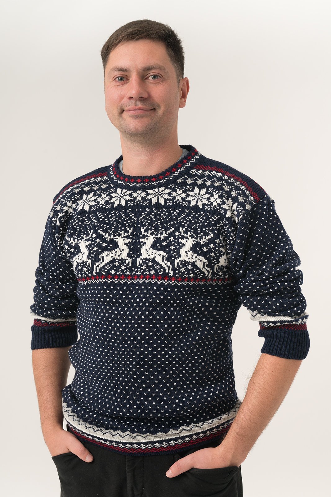 Reindeer men's round neck sweater - Natural Style Estonia